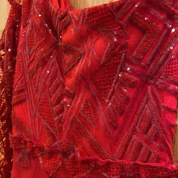 Nicole Backi Gown as Seen on Peggy - Picture 14 of 17